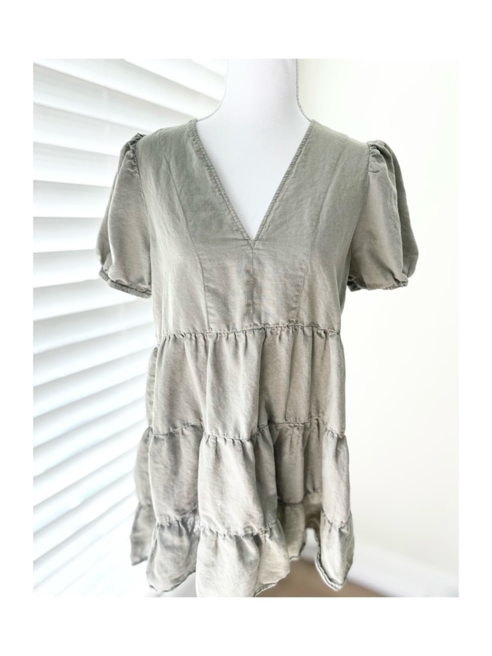 Zara Olive Gray/Green V-Neck Puff Sleeve Tiered Tunic